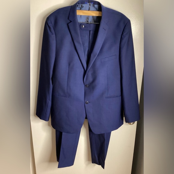 Vince Camuto Deep Blue Suit 46R